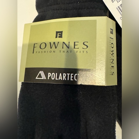 Polartec women’s winter water resistant Black gloves - Picture 2 of 5